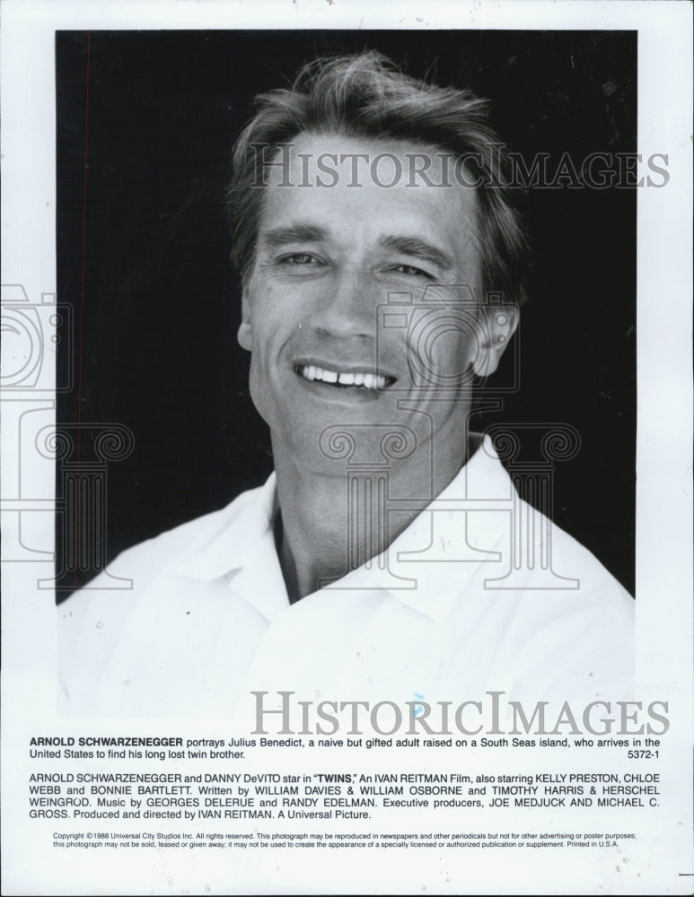 1994 Press Photo Arnold Schwarzenegger in &quot;Twins.&quot; - Historic Images