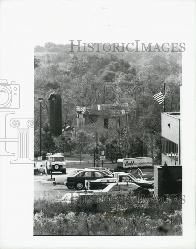 1990 Press Photo parking lot with automobiles - Historic Images