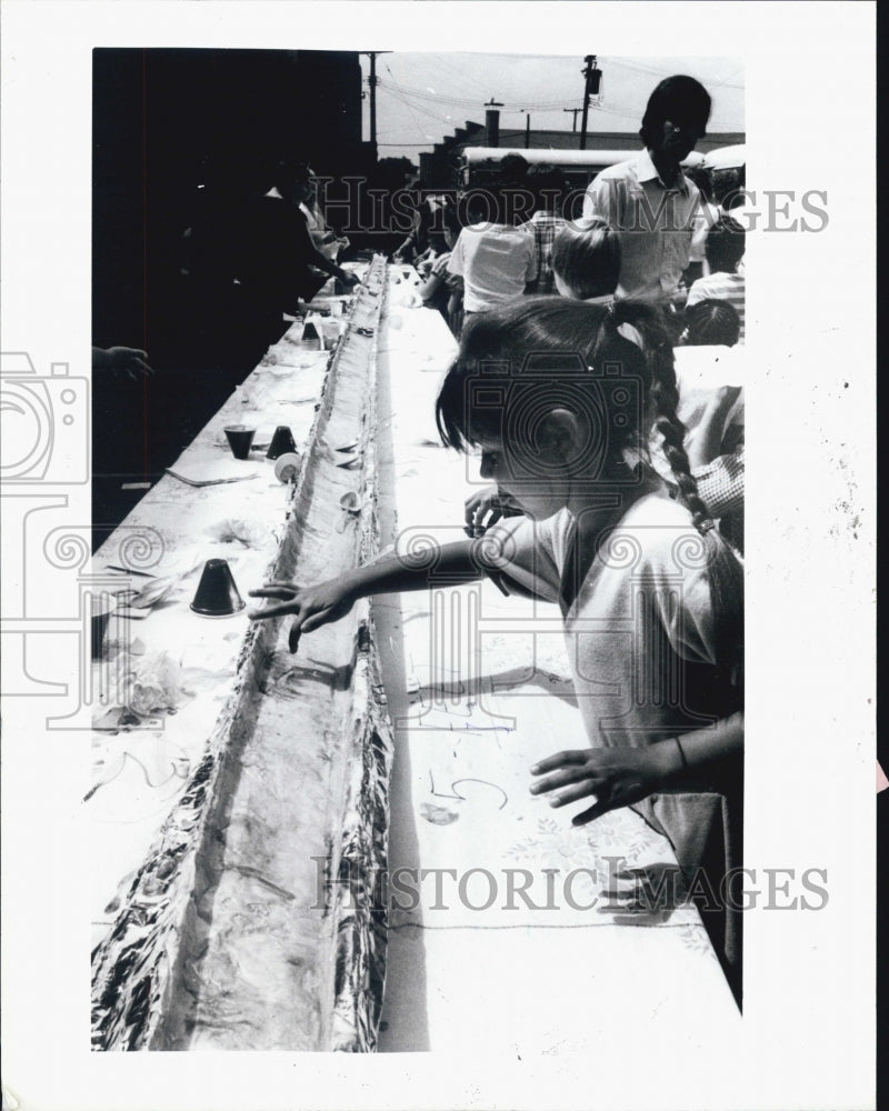 1983 Press Photo 40 foot long banana split at Grace Assembly of God Baptist. - Historic Images