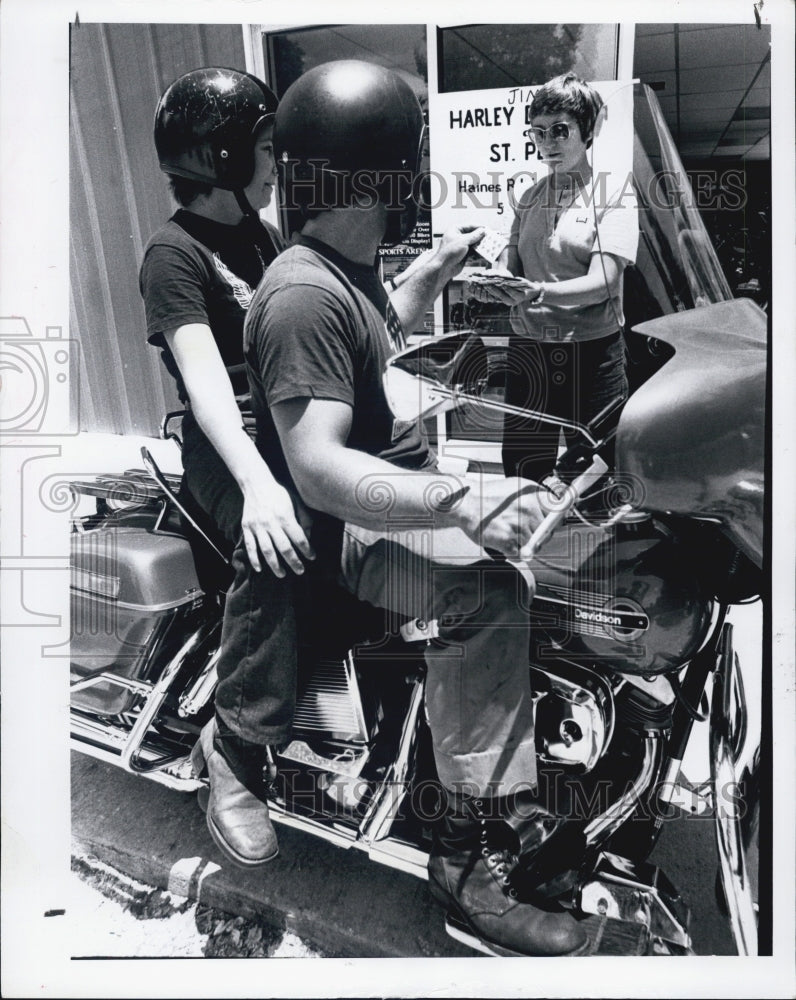 1960 Press Photo Harley Davidson sponsors a Muscular Dystrophy ride. - Historic Images