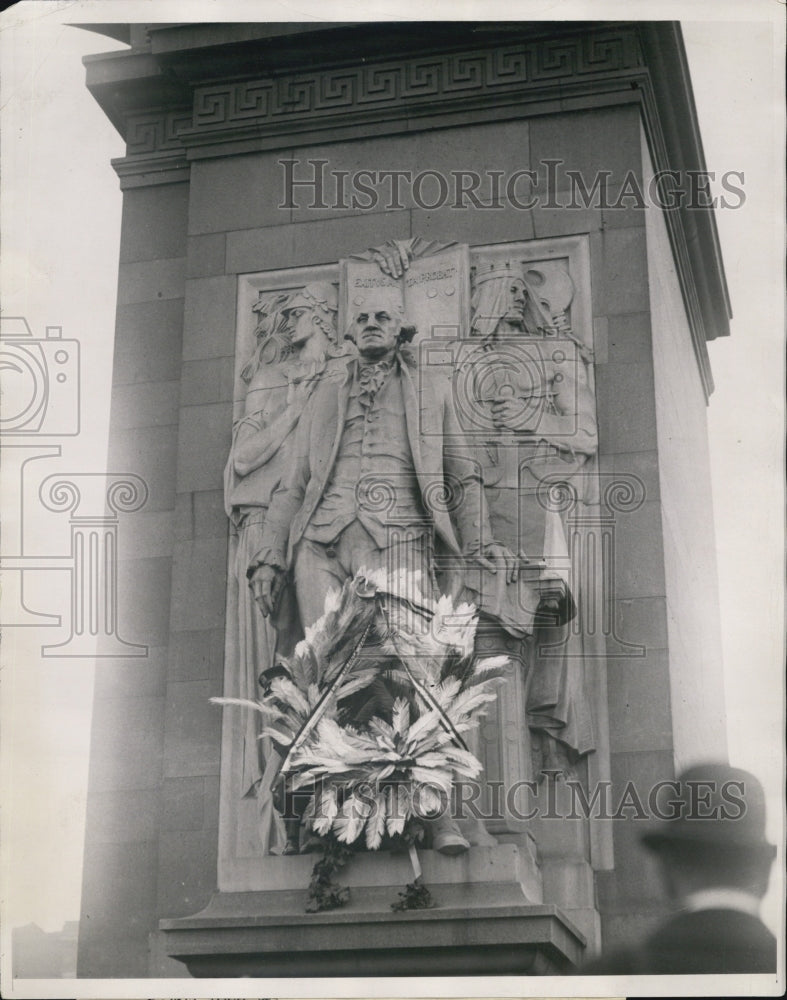 Press Photo Gen. Diaz places wreath on statue of Garibaldi - Historic Images