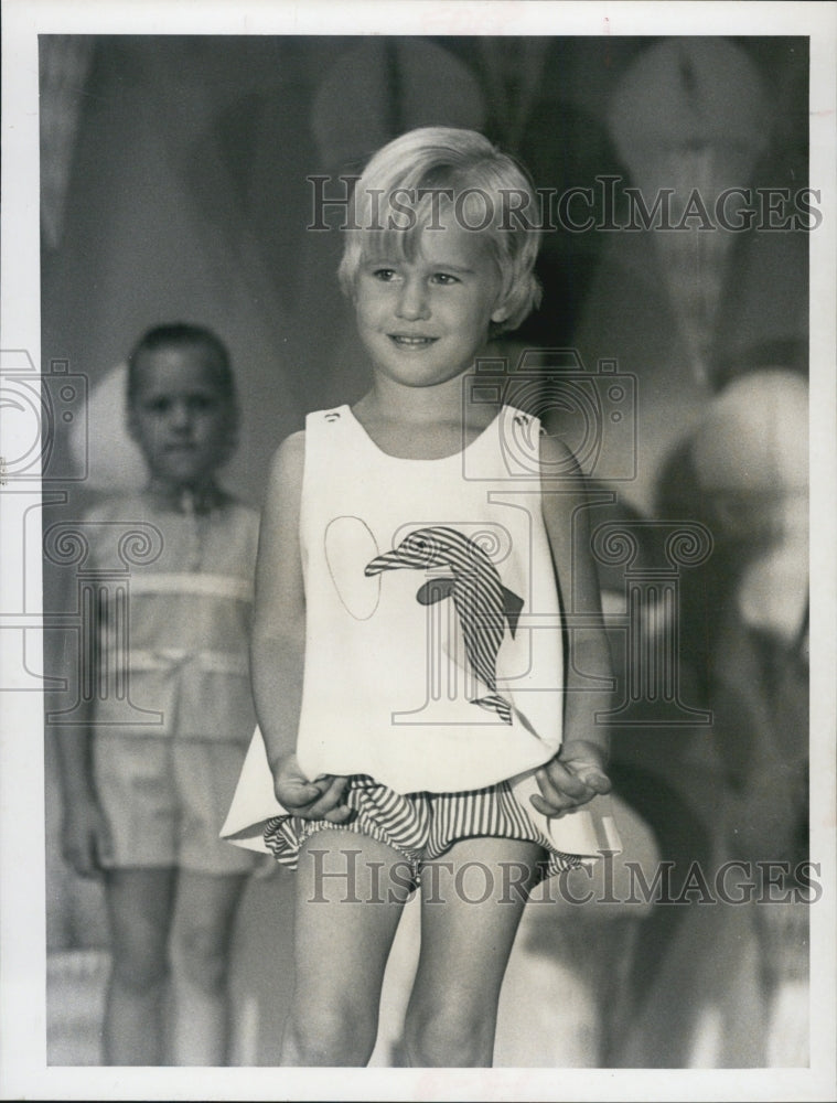 1965 Diane McCracken Models In Carreno Music Club Fashion Show - Historic Images