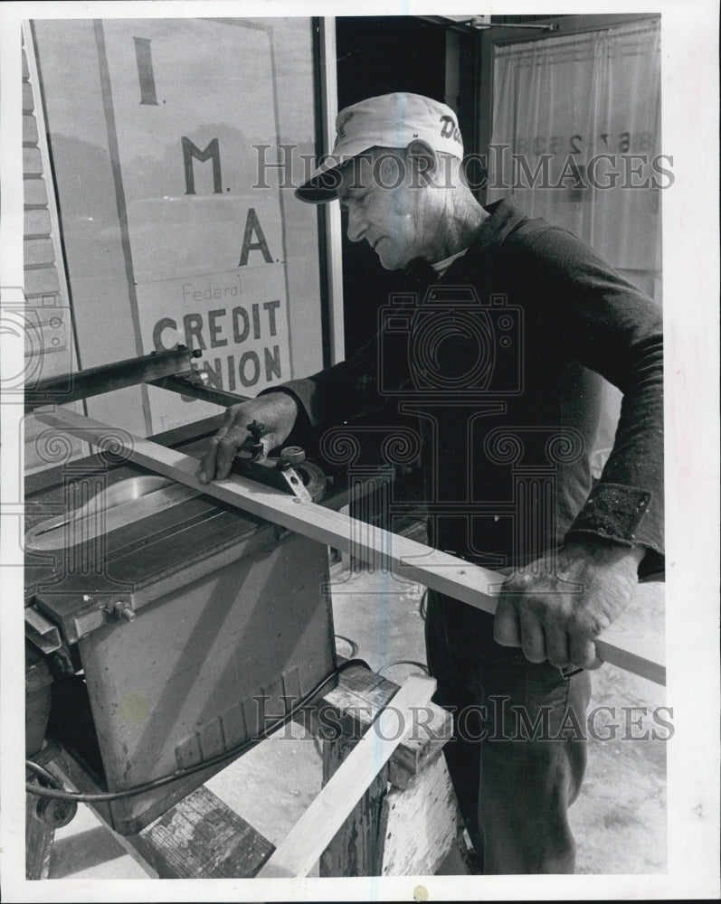 1984 Press Photo Credit Union helps fund black run businesses Georges Pools - Historic Images