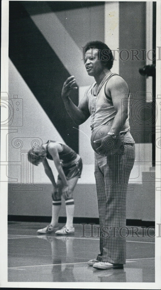1977 Lloyd Ransom, AAU Junior Olympic Coach - Historic Images