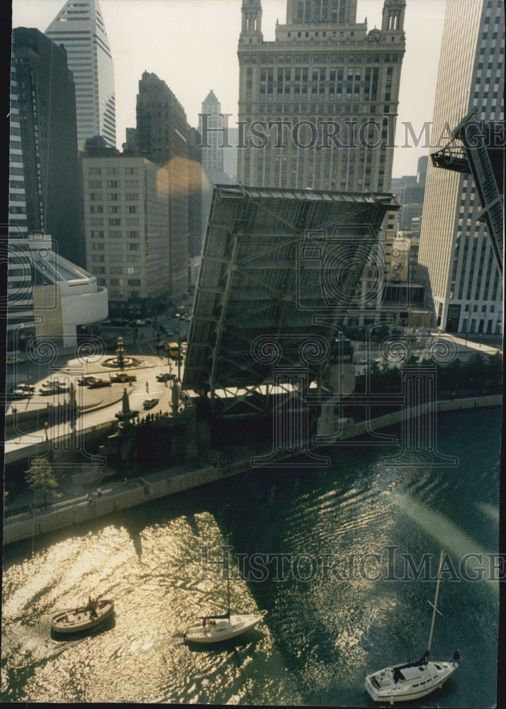 1988 Press Photo Summer Sailing Over on Chicago River - Historic Images