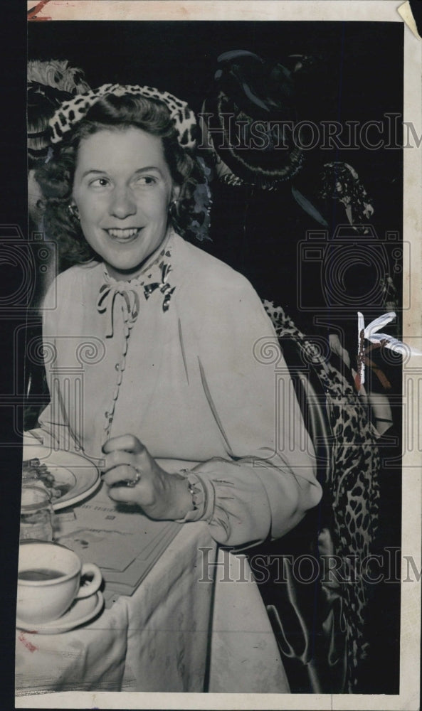 1946 Mrs. Ernest Kern Jr. - Historic Images