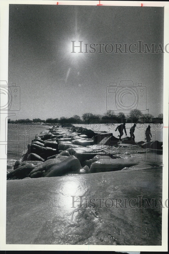 1981 Press Photo Lake Michigan Coldest Day of Winter - Historic Images