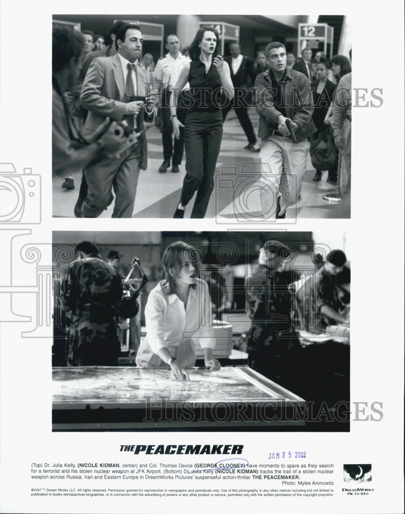 2002 Press Photo George Clooney and Nicole Kidmnan in &quot;The Peacemaker&quot; - Historic Images