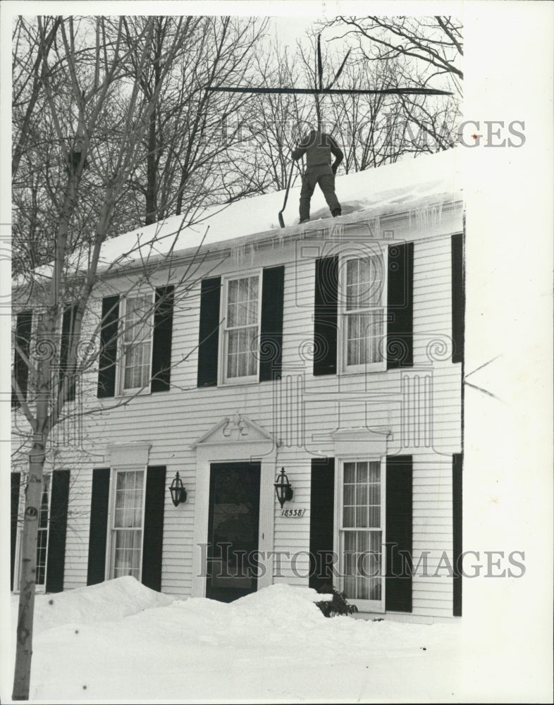 1982 Press Photo Roof Damage Ice - Historic Images