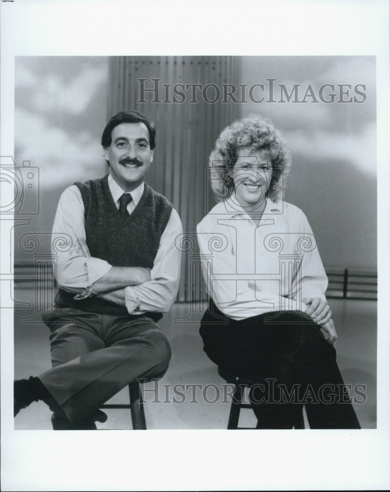 1987 Press Photo Ira Flatow and Peggy Knapp Host Fifth Season For Newton&#39;s Apple - Historic Images