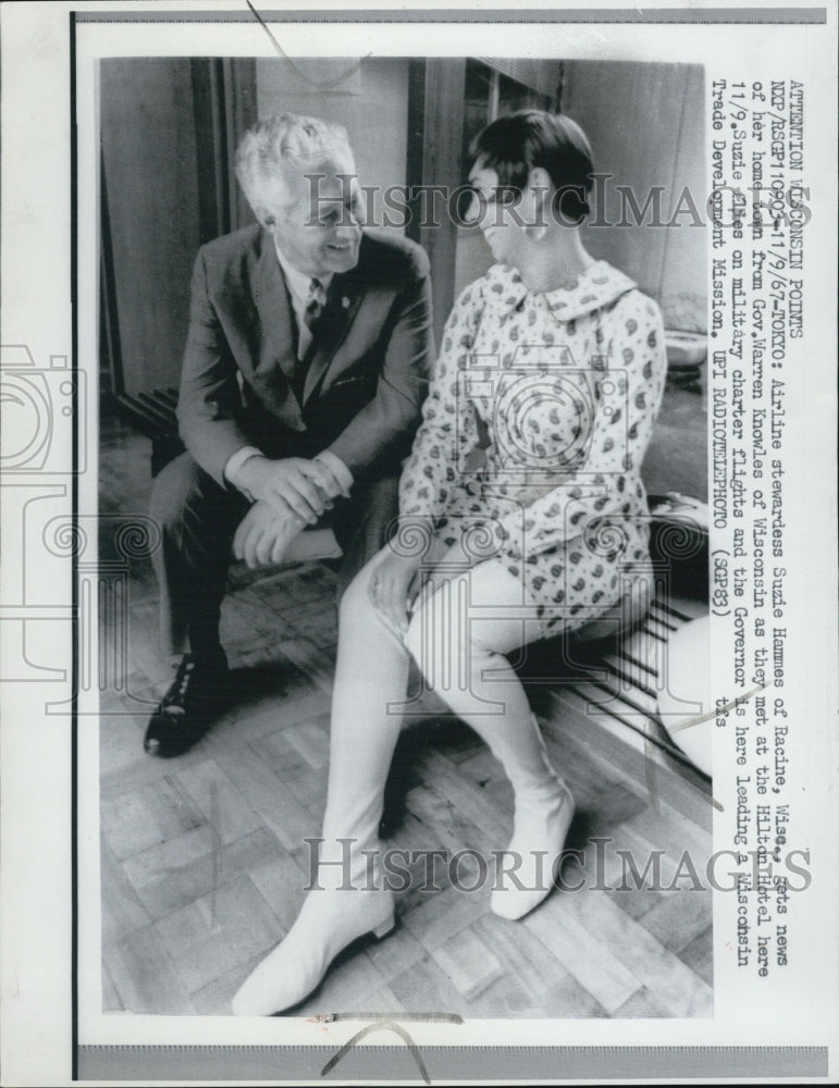 1967 Press Photo Gov. Warren Knowles Updates Stewardess Suzie Hammes On HomeTown - Historic Images