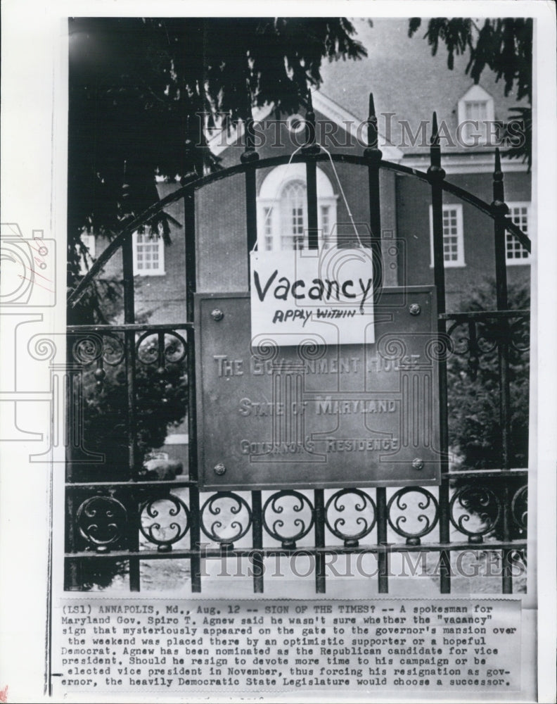 1968 Maryland Gov. Spirto t. Agnew Vacancy sign to gate to mansion - Historic Images