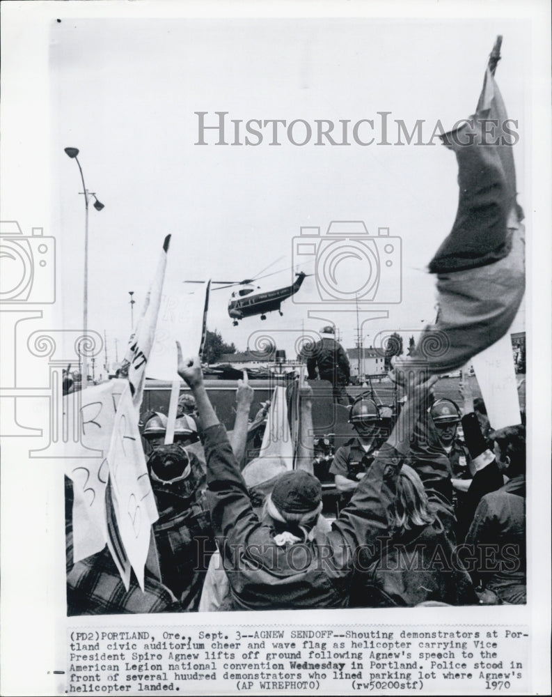 1970 Press Photo Demonstrators Portland Civic Autditorium Vice Prestident Spiro - Historic Images