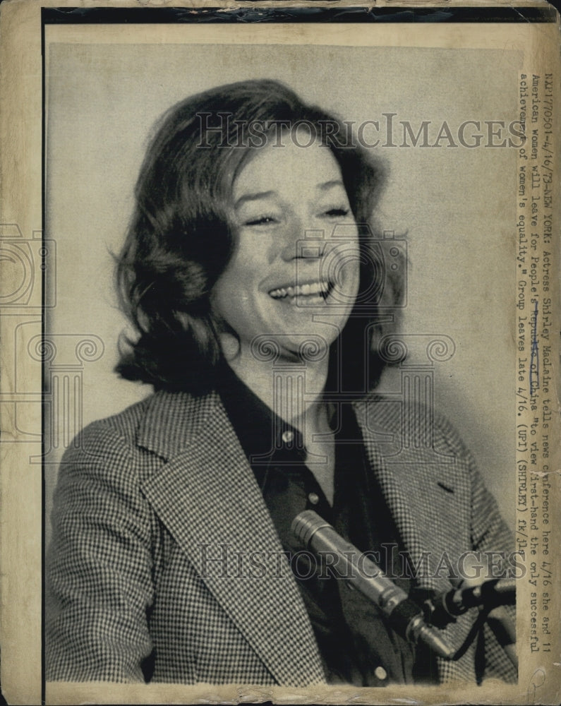 1973 Actress Shirley Mclaine speaks with news conference - Historic Images