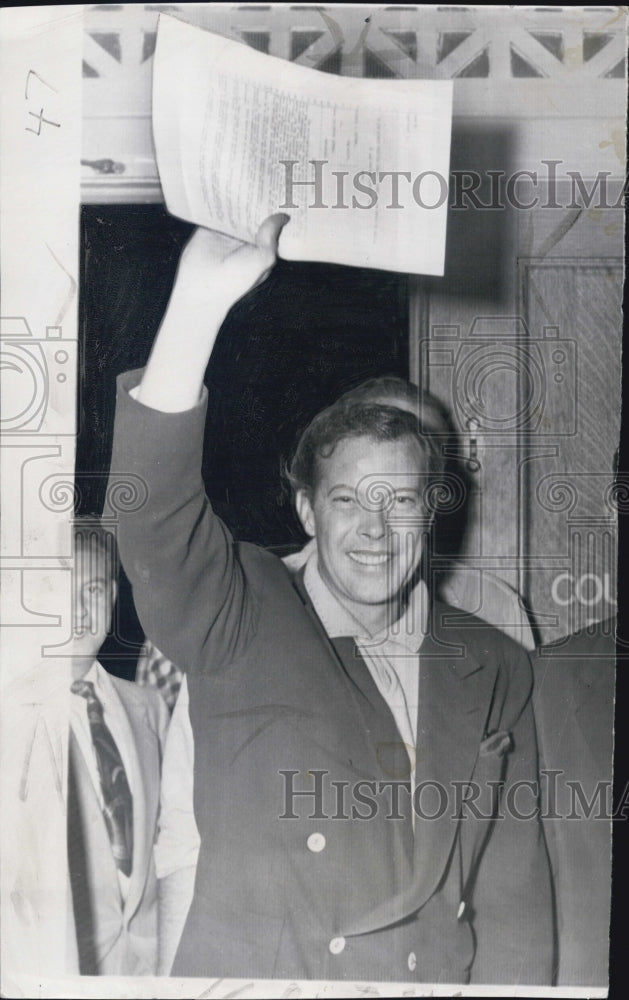 1953 Singer Dick Haymes After Leaving Courtroom  with Divorce Papers - Historic Images