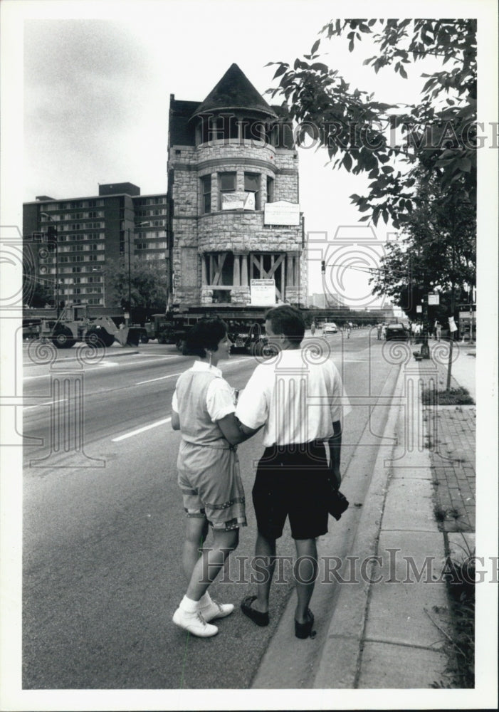 1993 Press Photo John and Jodee Walsh Watch the Historic Ashland Avenue Mansion - Historic Images