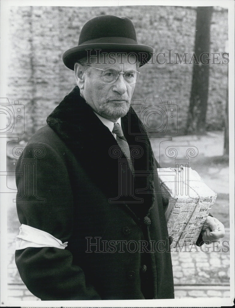 1982 Press Photo American Film, Television, Stage Actor Eli Wallach &quot;The Wall&quot; - Historic Images