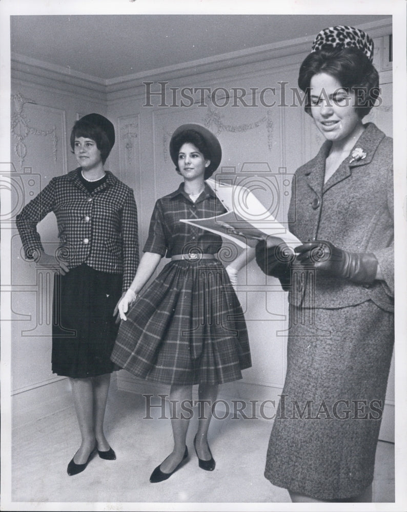 1963 Katie Robinson, Junee Rodriguez and Diana Sweet, young models - Historic Images