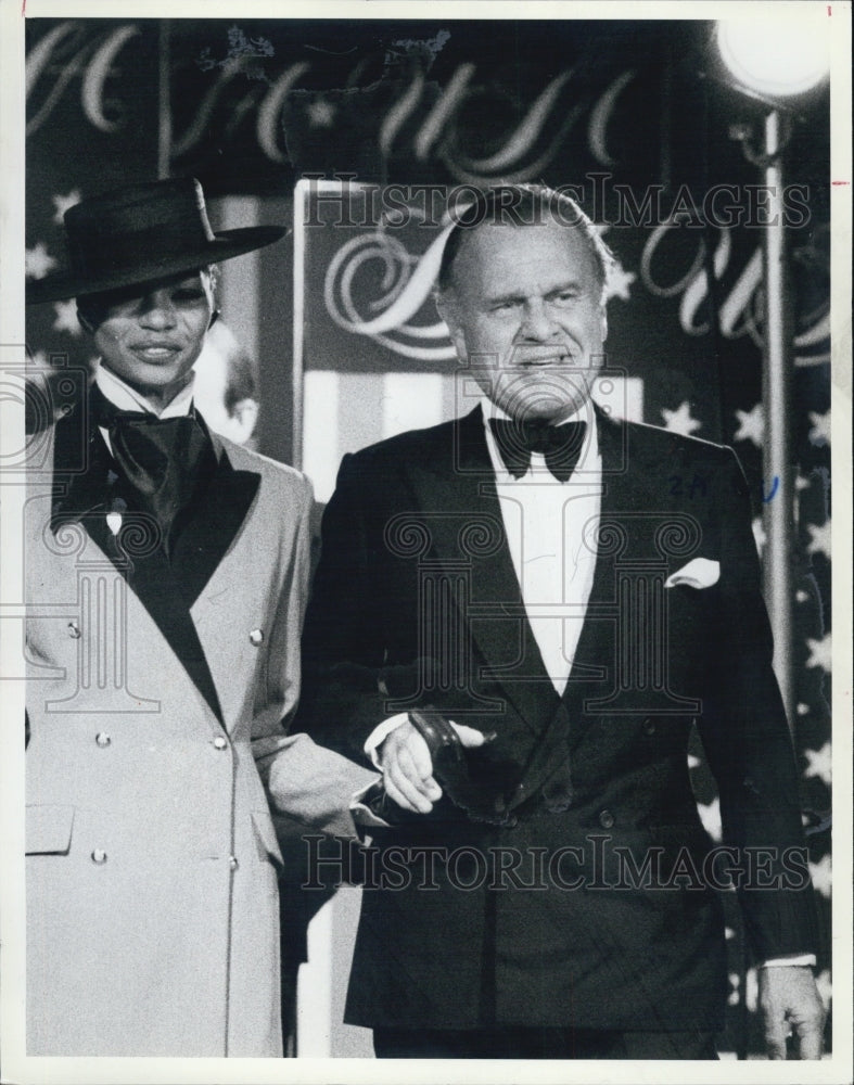 1982 Press Photo Adolfo Pauline Trigere Fashion Designer - Historic Images