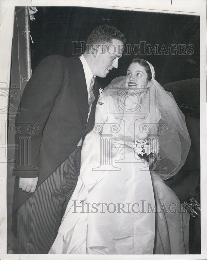 1954 John Gardner Lindsay with bride Nancy Paddock leaving church - Historic Images