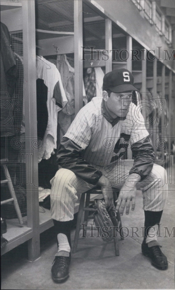 1964 Saints 18 yr Old Pitcher Sandy Hopper In Locker Room - Historic Images