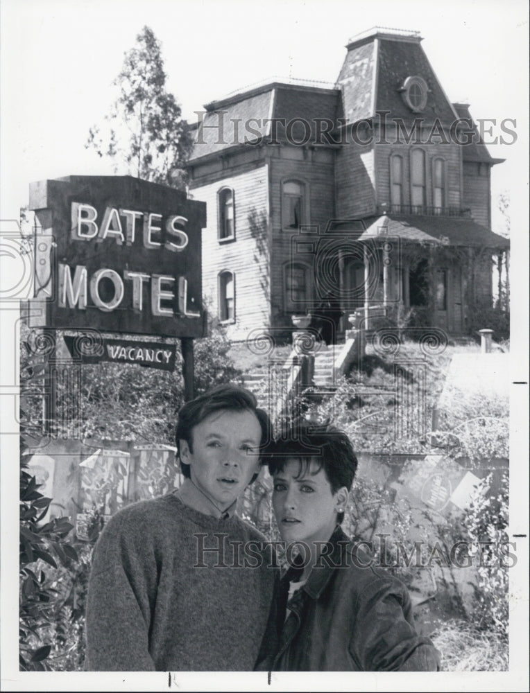 1988 Press Photo Bud Cort Bates Motel Movie Actor Lori Petty - Historic Images