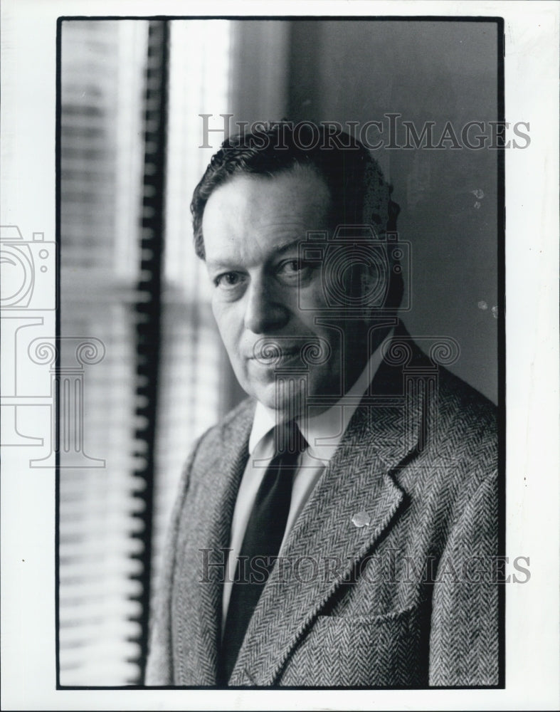 1991 Press Photo Alan Dobry 5th ward Democratic Committeeman In Suit Smiling - Historic Images