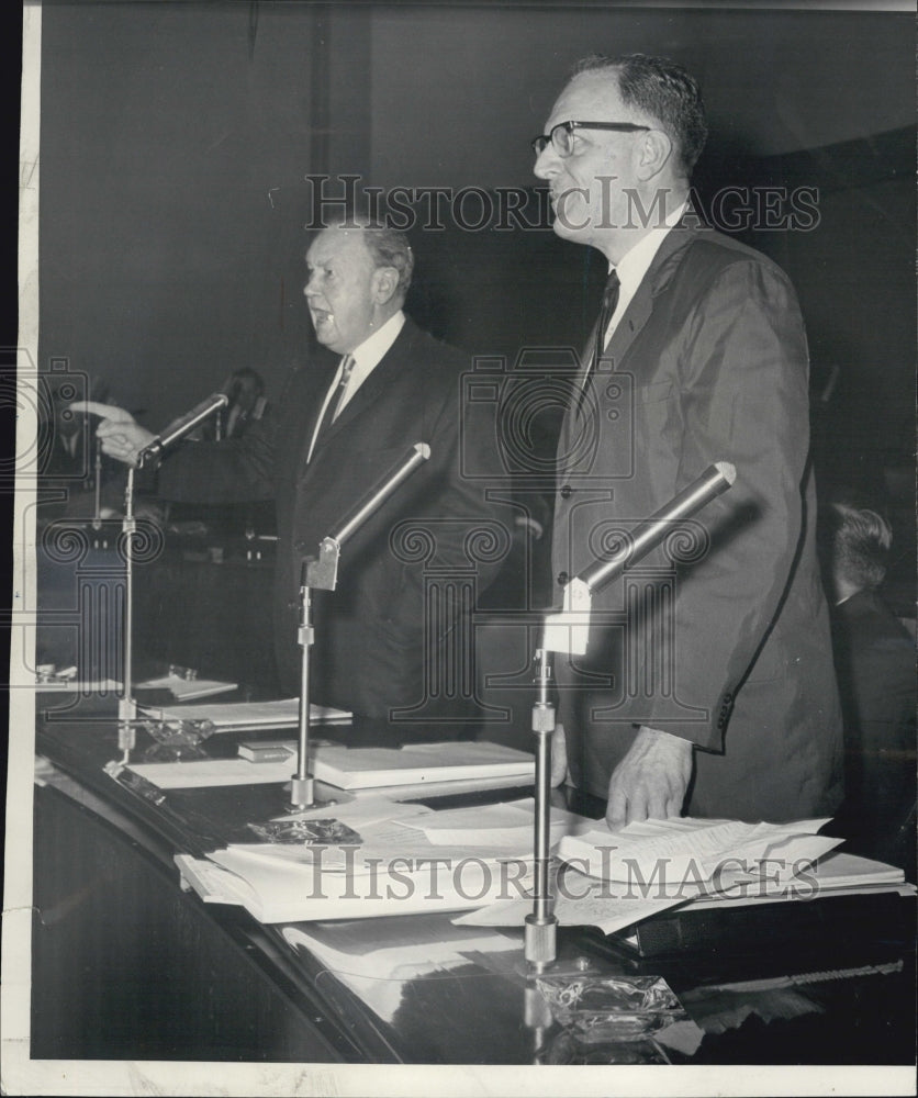 1965 shouting match between two aldermen - Historic Images