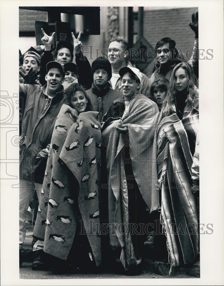 1992 Press Photo Kim Allen and John Kennedy Line up to get U2 tickets - Historic Images