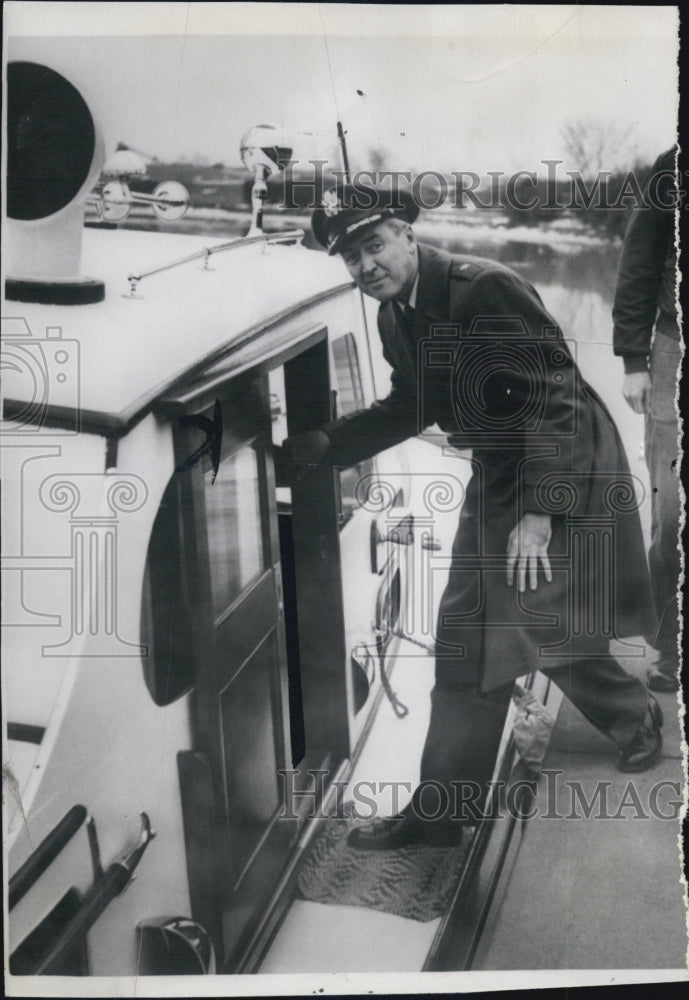 1960 jimmy Stewart Still on active duty, boards a boat. - Historic Images