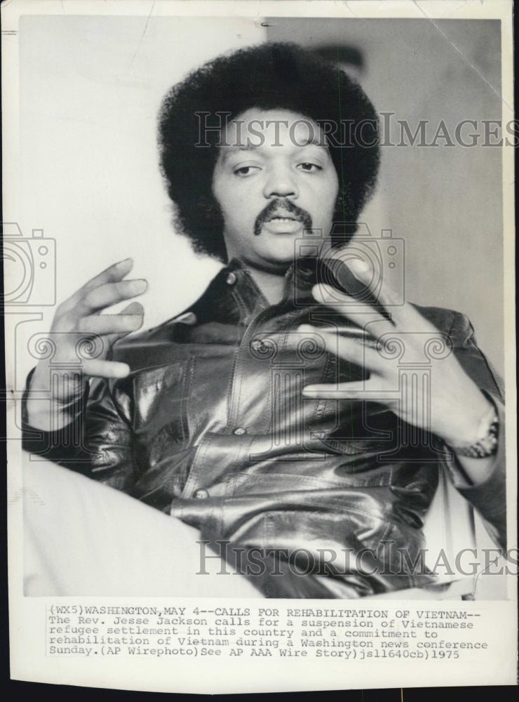 1975 Press Photo The Reverend Jesse Jackson Activist - Historic Images