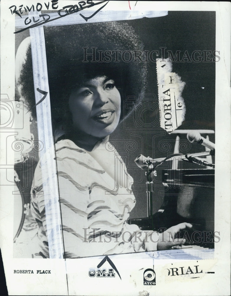 1972 Soul Singer Roberta Flack - Historic Images