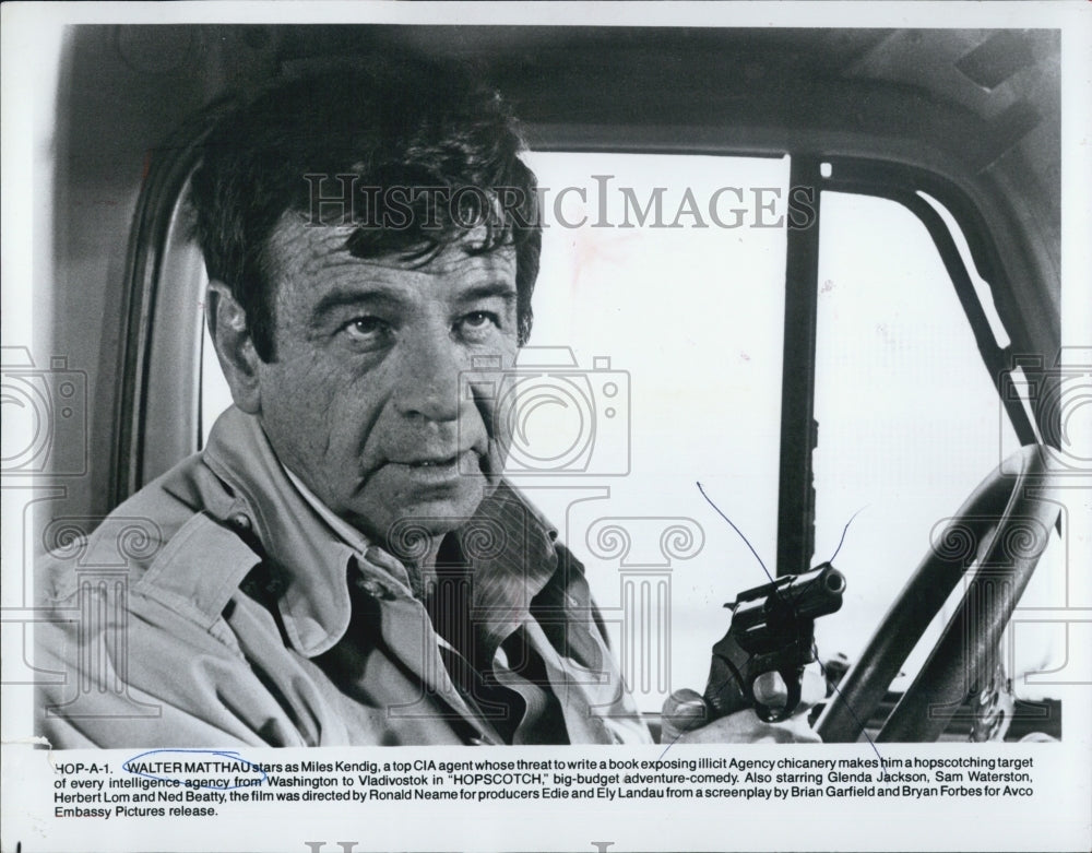 1996 Press Photo Matthau in Adventure-Comedy &quot;Hopscotch&quot; - Historic Images