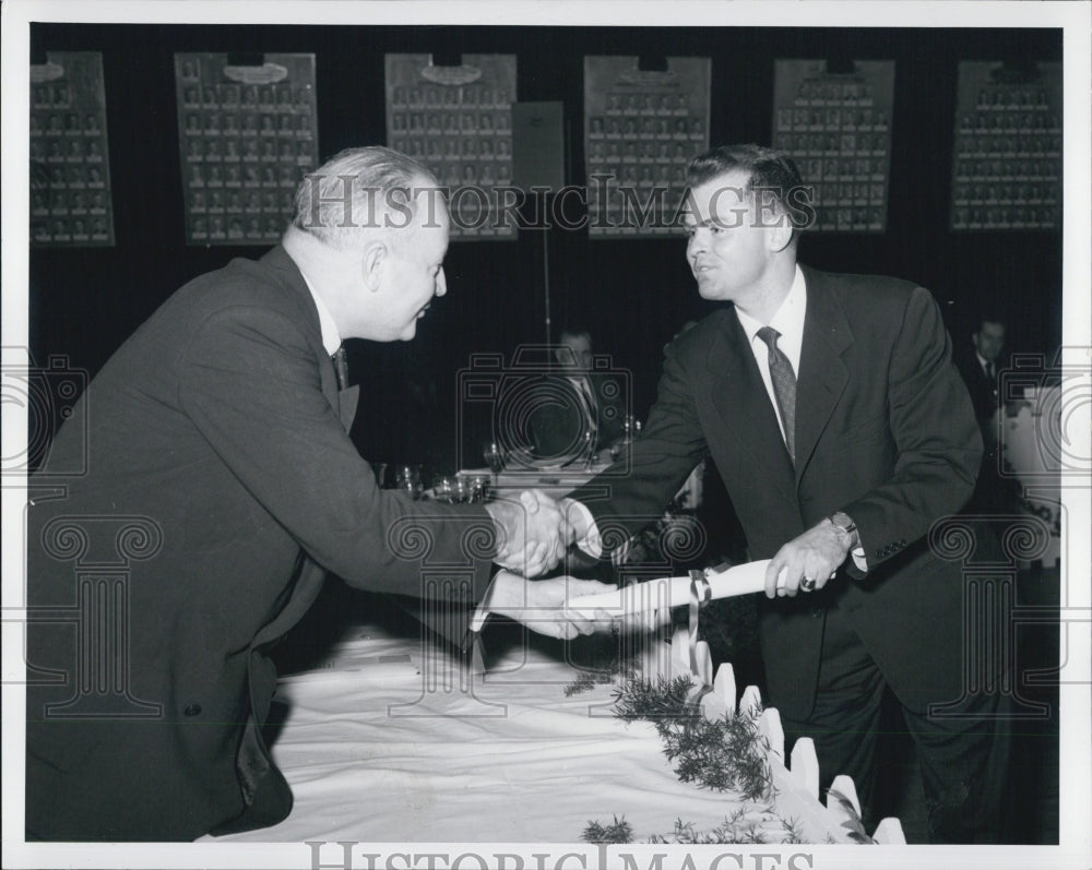 Press Photo Man Giving Another Man Award At A Dinner Party - Historic Images