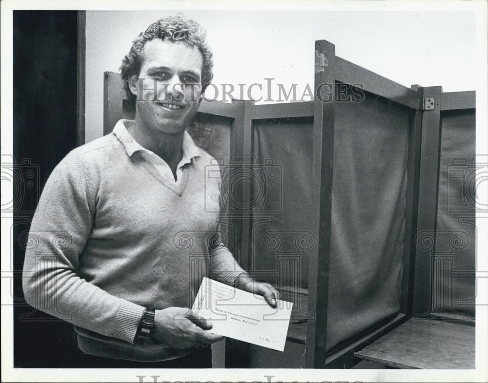 1987 Press Photo Joe Kennedy Casts Absentee Ballot At Boston City Hall - Historic Images