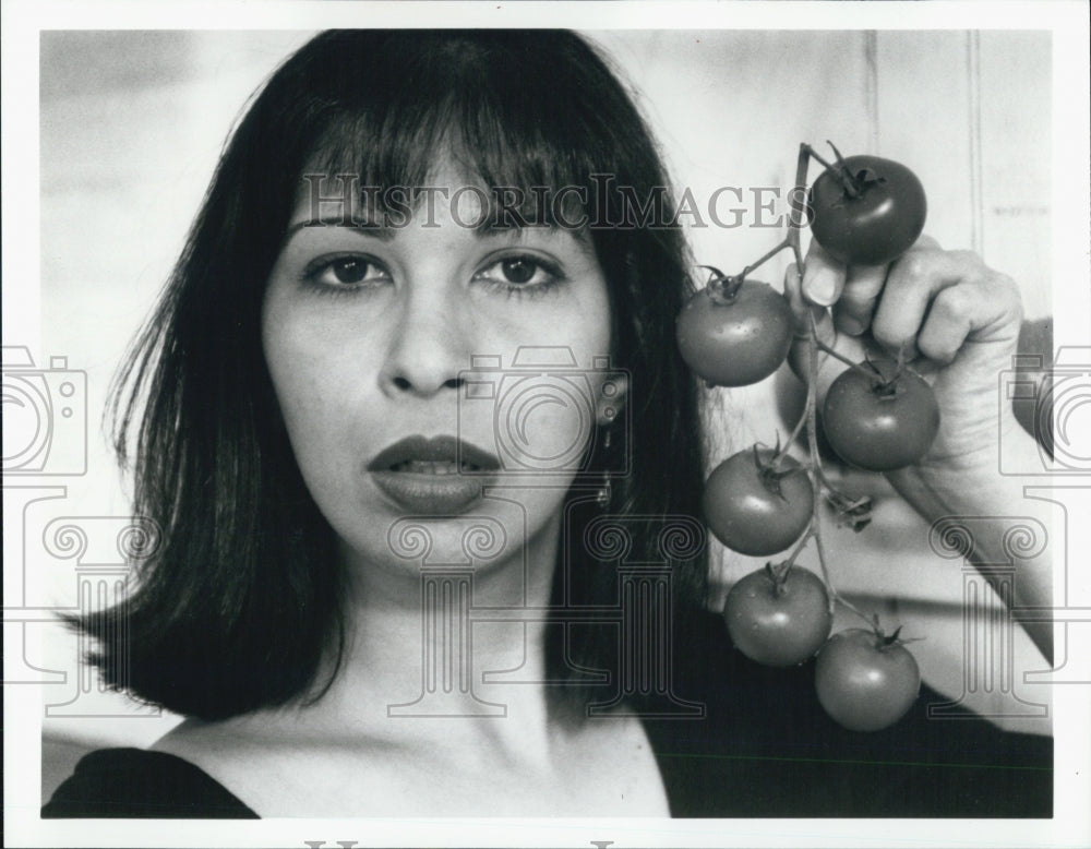 1994 Press Photo Actress Comic Rose Abdoo Show &quot;Who Dees SHe Think She Is? - Historic Images