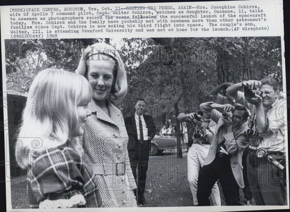 1968 Press Photo Walter Schirra Astronaut And Family Rice University Wife - Historic Images