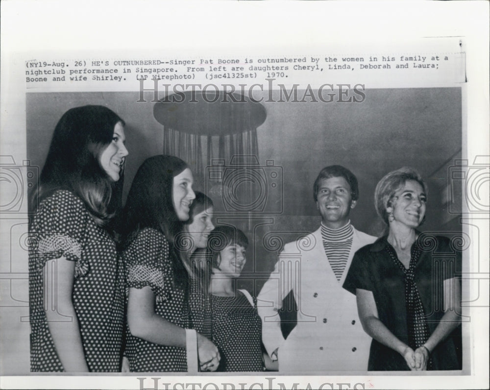 1970 Pat Boone, Cheryl, Linda, Deborah,Laura and Shirley Boone. - Historic Images