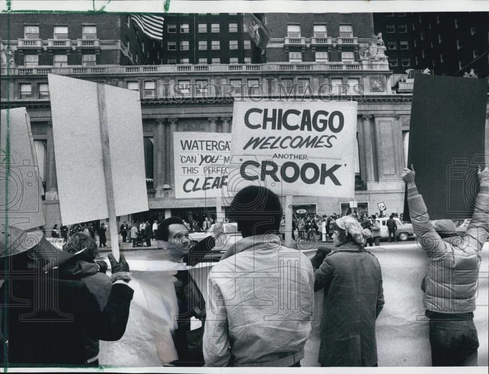 1974 Anti-Nixon demonstrators - Historic Images