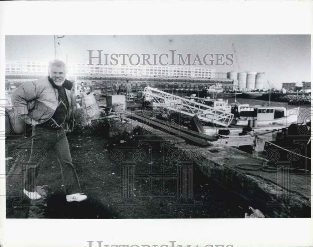 1986 Press Photo Kenny Rogers Cardinal Mediros Pier South Boston - Historic Images