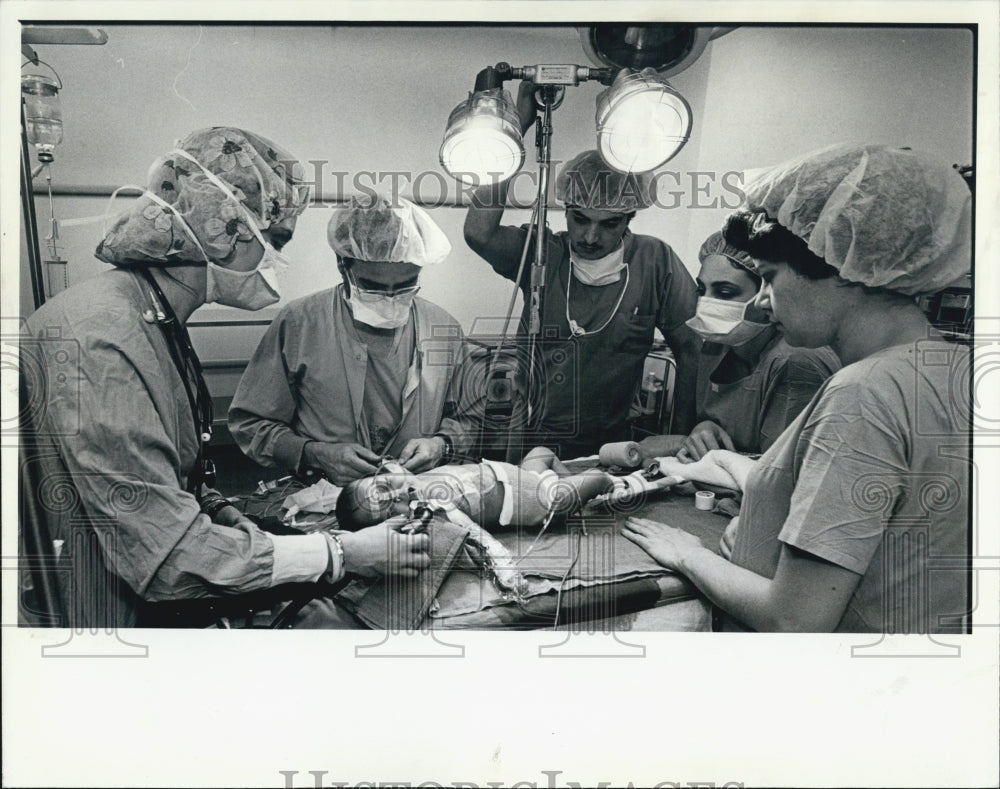 Press Photo Operating crew wait for Emmy Fort to regain consciousness after - Historic Images