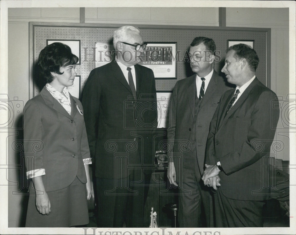 1950 Press Photo Bradenton Mayor B. T. Arbuckle Cy Still Chamber of Commerce - Historic Images