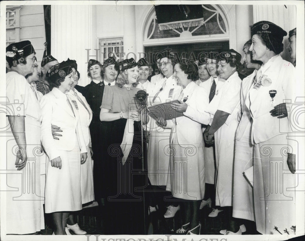 1938 Actress Marion Davies Hosting Women Legionnaires Tea Party - Historic Images