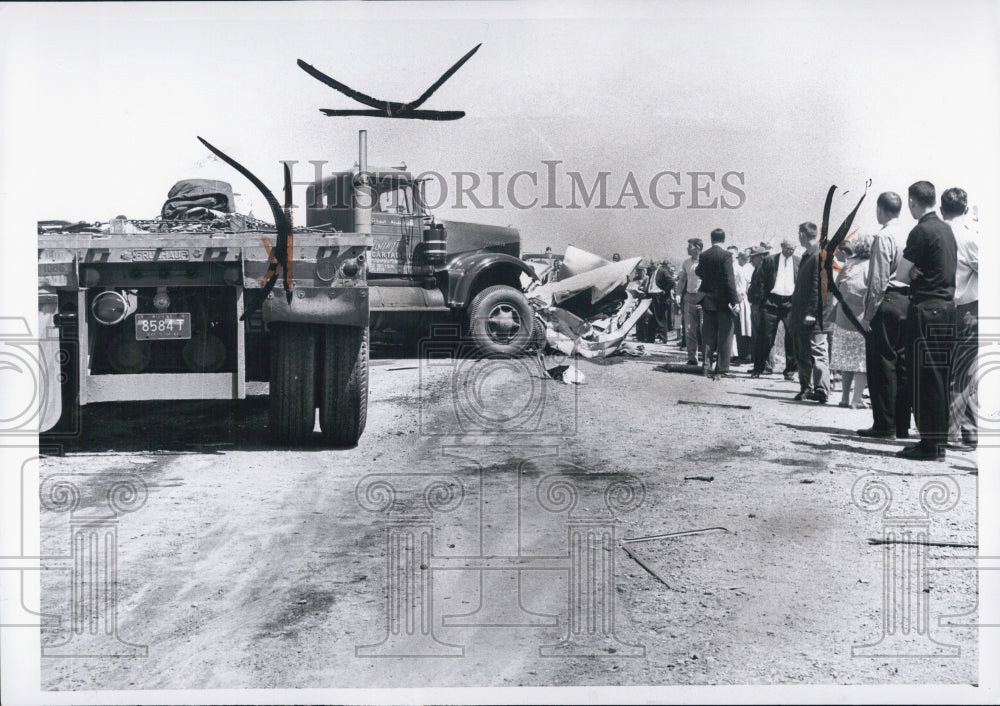 1961 Seven Cars And One Truck Involved In Crash Detroit Expressway - Historic Images