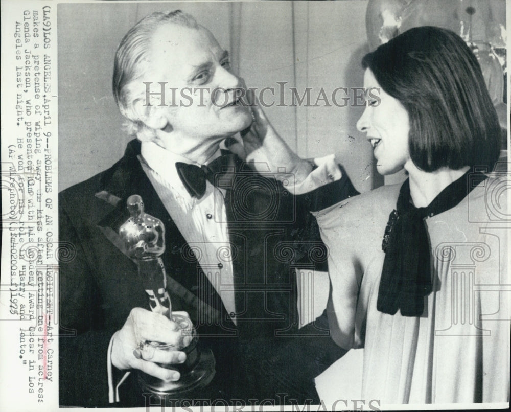 1975 Art Carney Actor Comedian Glenda Jackson Actress Oscar Award - Historic Images