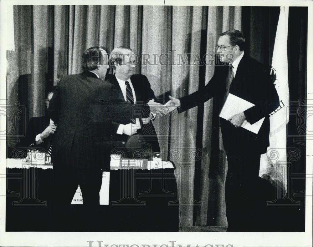 1982 Press Photo Thompson-Stevenson debate - Historic Images