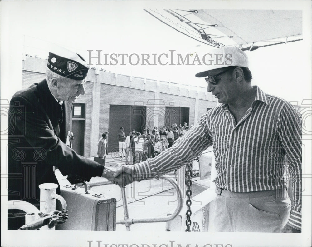 1971 Sun-Times Purple Heart Cruise - Historic Images