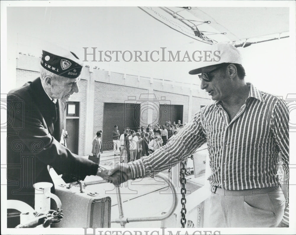 Press Photo Purple Heart Cruise - Historic Images