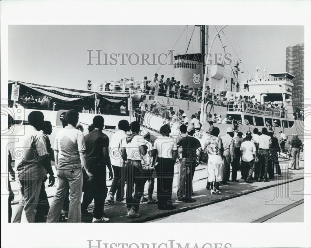 Press Photo Boarding Ship - Historic Images