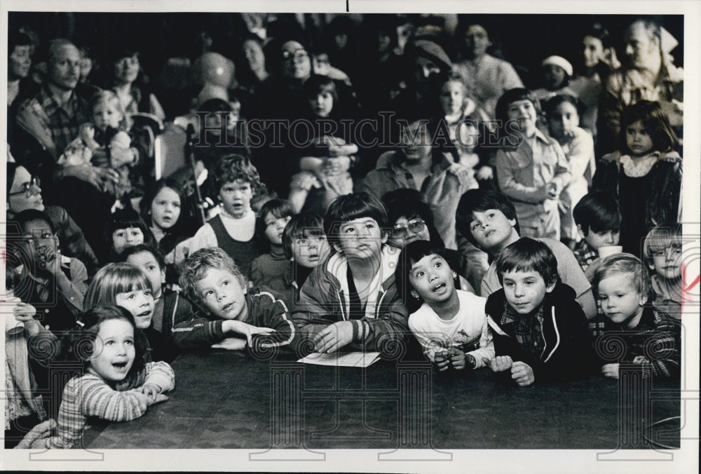 1981 Press Photo Punch &amp; Judy Puppet Show - Historic Images